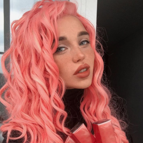 How to choose a colored wig?